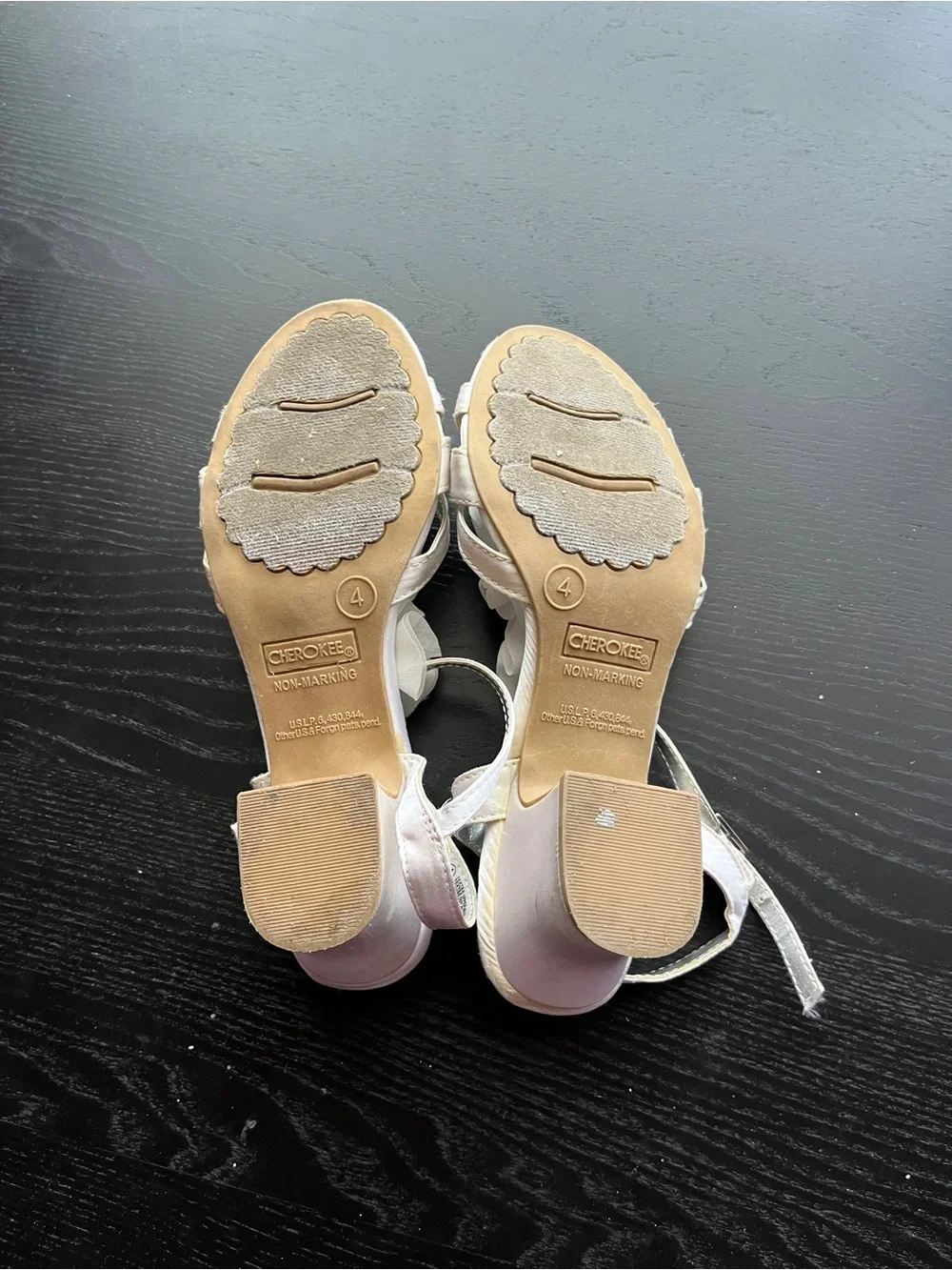 Cherokee White Faux Silk Flower Rhinestone Block Heel Sandals Dress Shoes Size 4